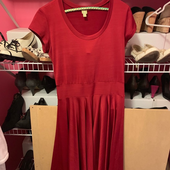 Red short sleeve fit and flare midi dress - Picture 1 of 3
